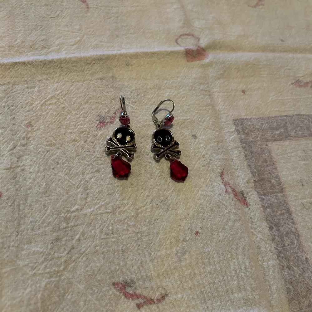 Tarina Tarantino Skull Earrings with Swarovski Crystal